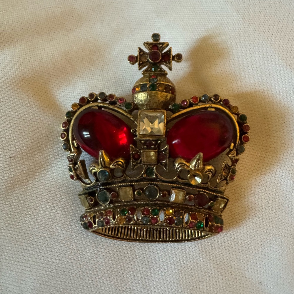 VIntage crown brooch
